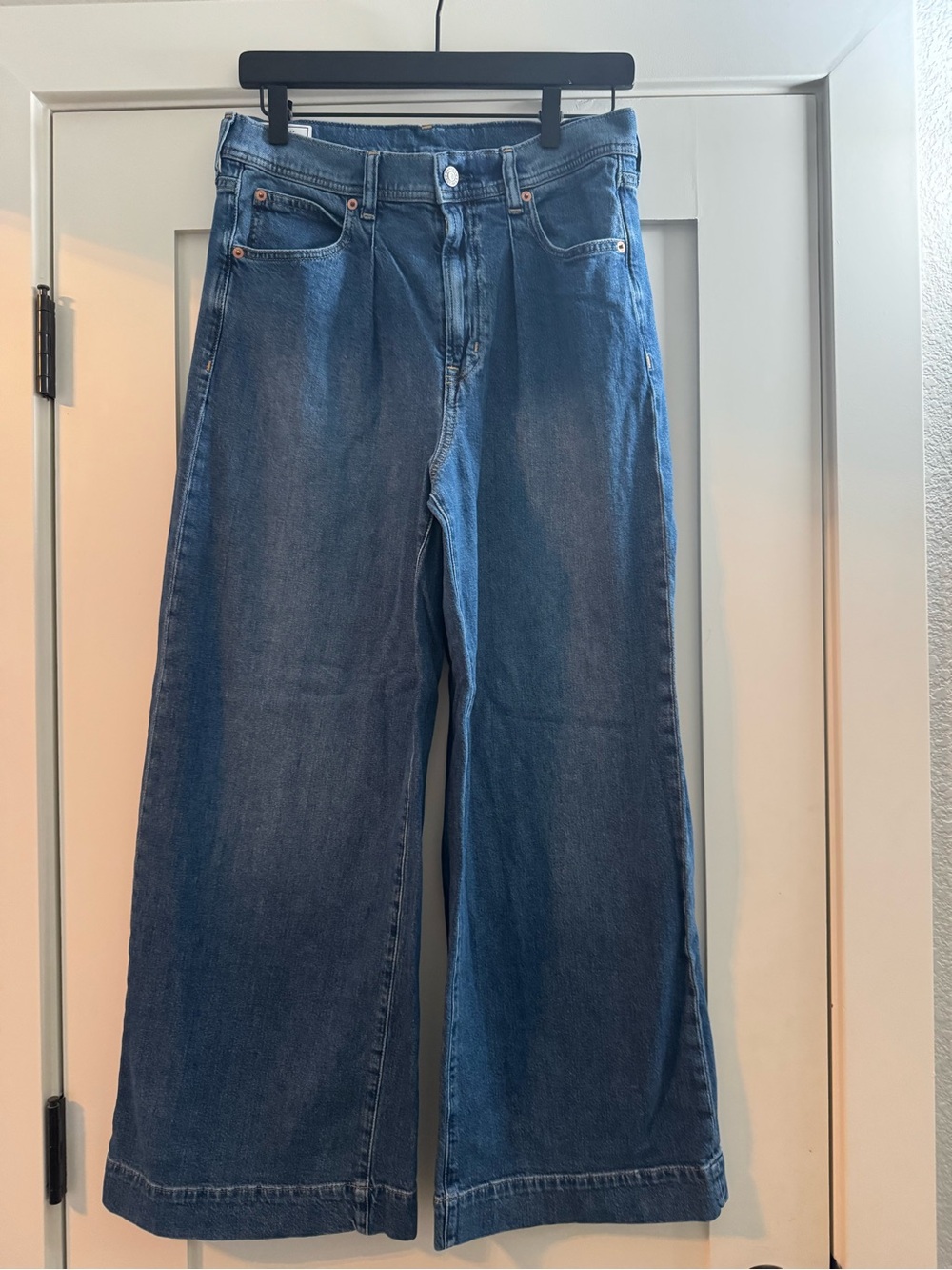 GAP Wide-Leg Jeans in Medium Blue Denim